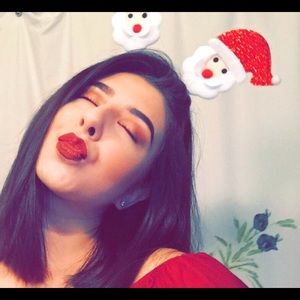 Meet your Posher, Tia